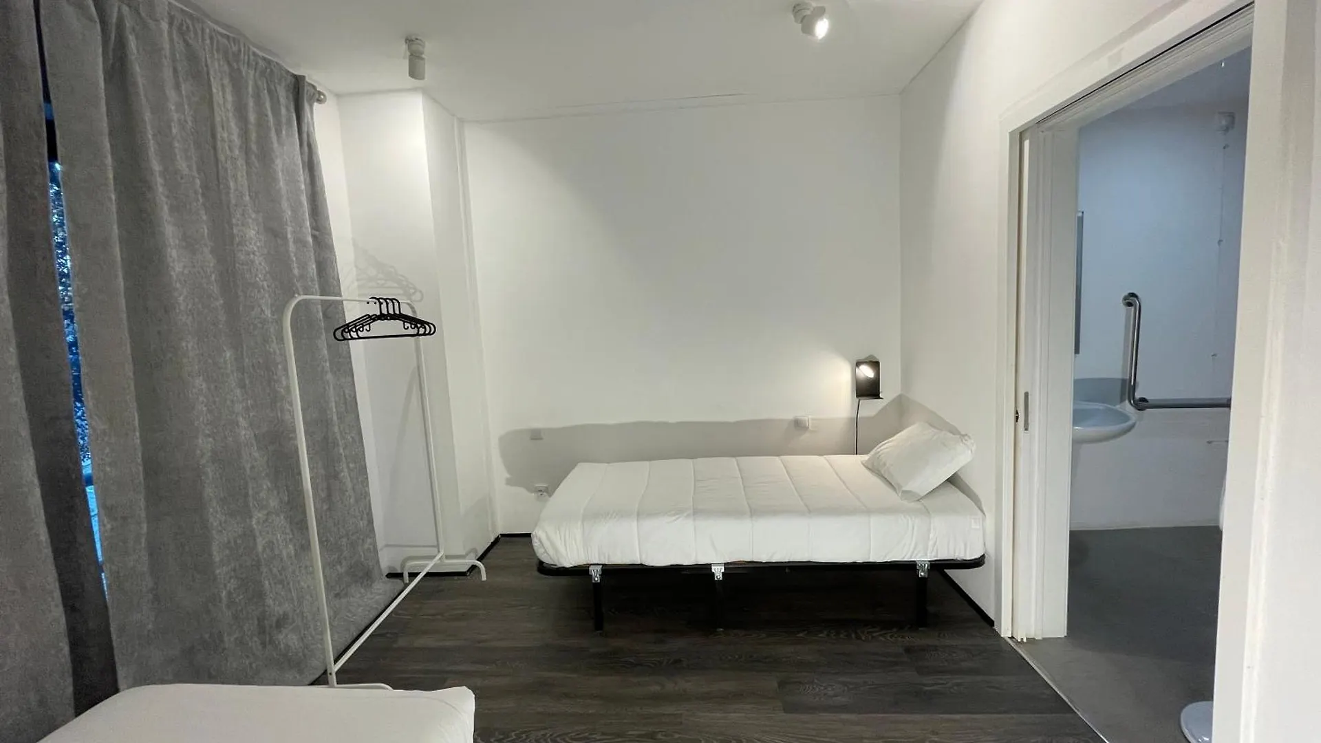 Hostel Hi Parque Das Nacoes - Pousada De Juventude Lisbon