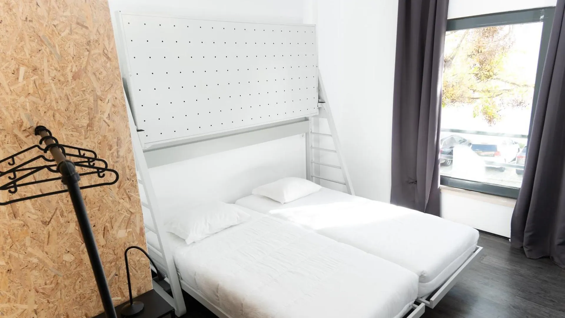 Hostel Hi Parque Das Nacoes - Pousada De Juventude Lisbon